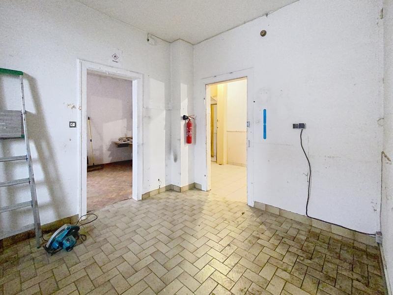 Local d'activités - 135 m² - 5 pièces