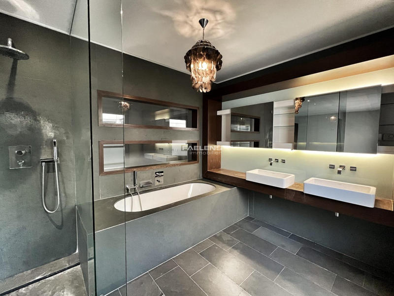 Loft - 435 m² - 5 pièces