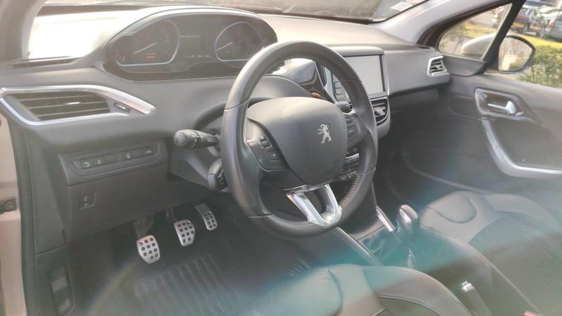 Peugeot 208 1.6 VTi 120 Feline