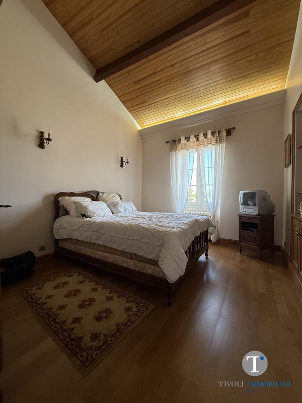 Maison traditionnelle - 200 m² - 6 pièces