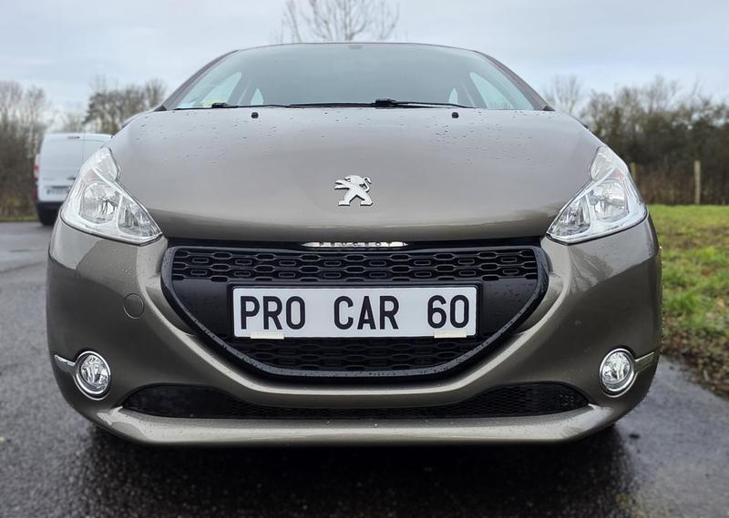 Peugeot 208 1.6 hdi 92cv Style 5p Distribution + Révision faites