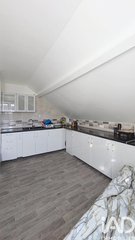 Maison - 280 m² - 16 pièces