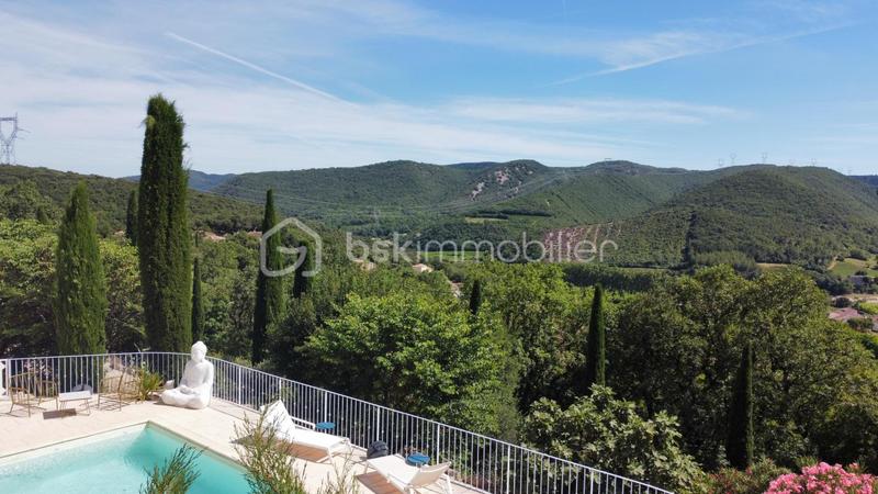 Maison - 370 m² - 12 pièces