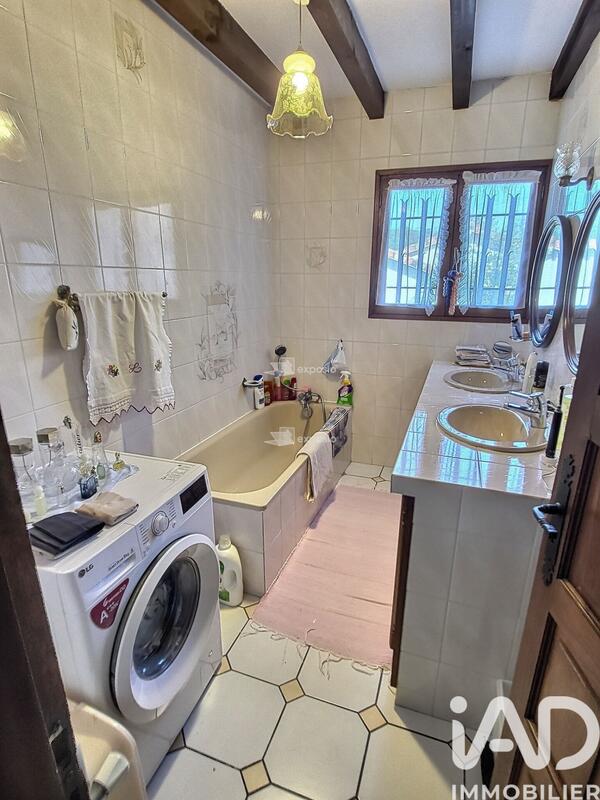 Maison - 385 m² - 11 pièces