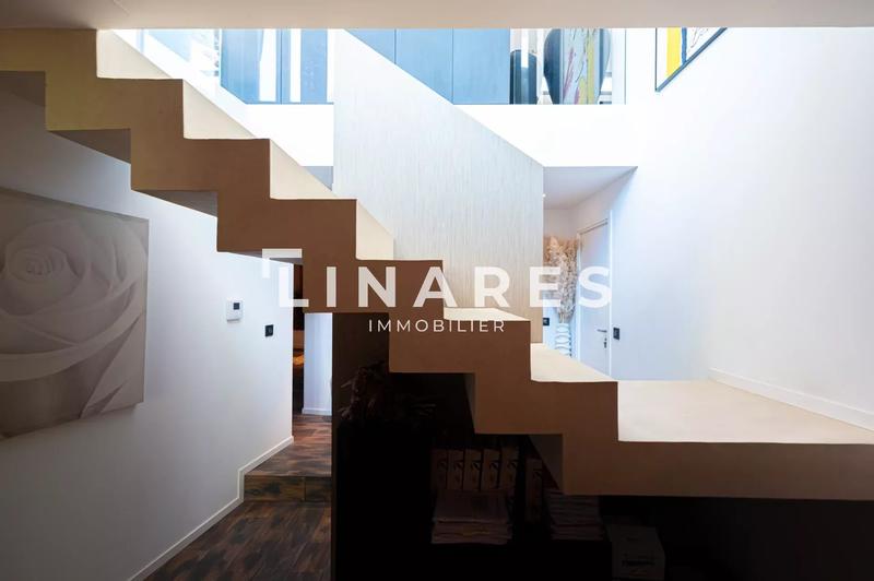 Maison - 350 m² - 4 pièces