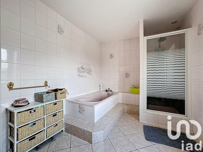 Maison - 246 m² - 9 pièces