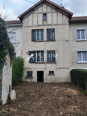Maison - 94 m² - 8 pièces