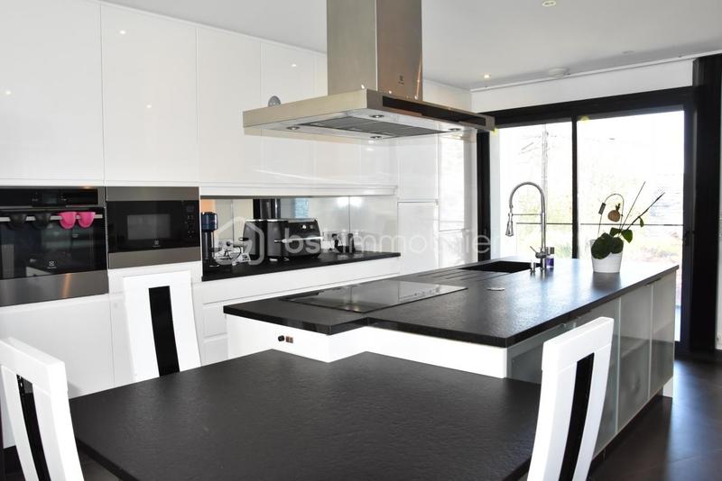 Maison d'architecte - 264 m² - 7 pièces