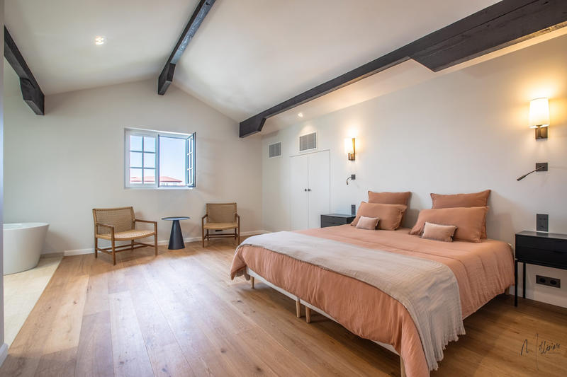 Maison - 290 m² - 8 pièces