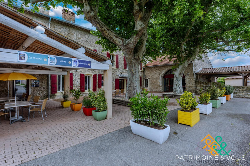 Local commercial - 1 175 m² - 28 pièces