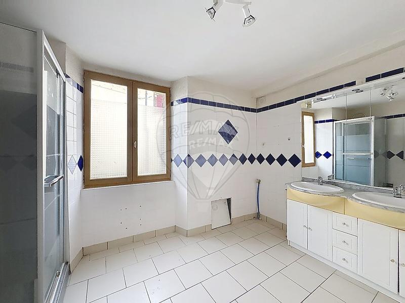 Maison - 137 m² - 5 pièces