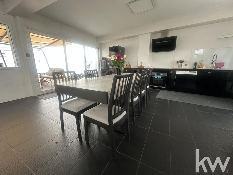 Maison - 300 m² - 6 pièces