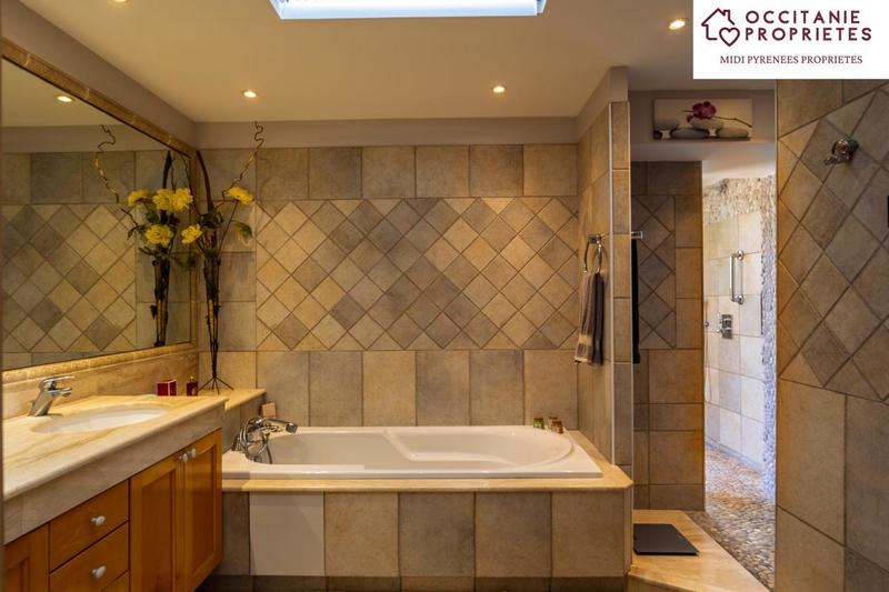 Propriété - 320 m² - 7 pièces