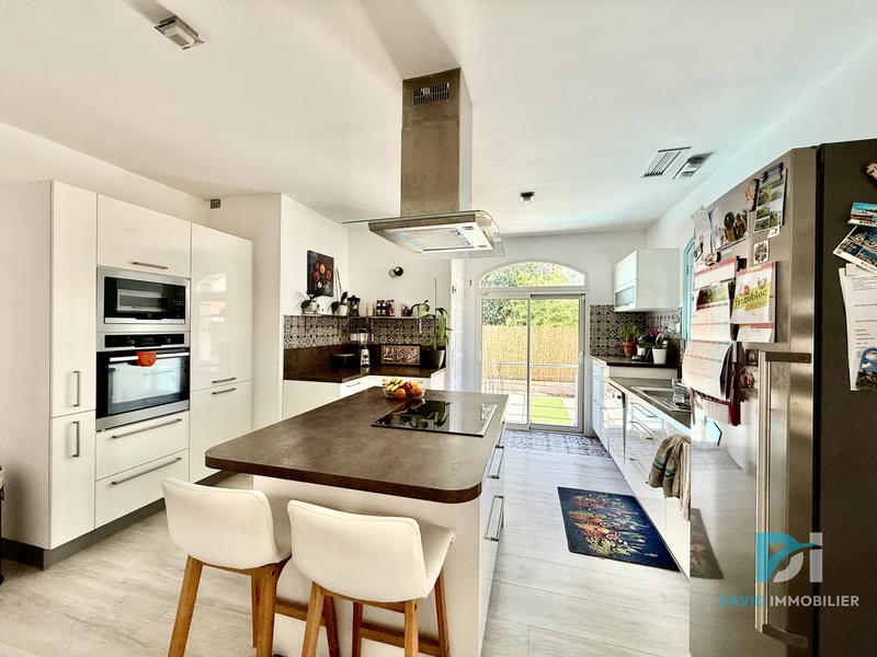 Maison - 186 m² - 8 pièces