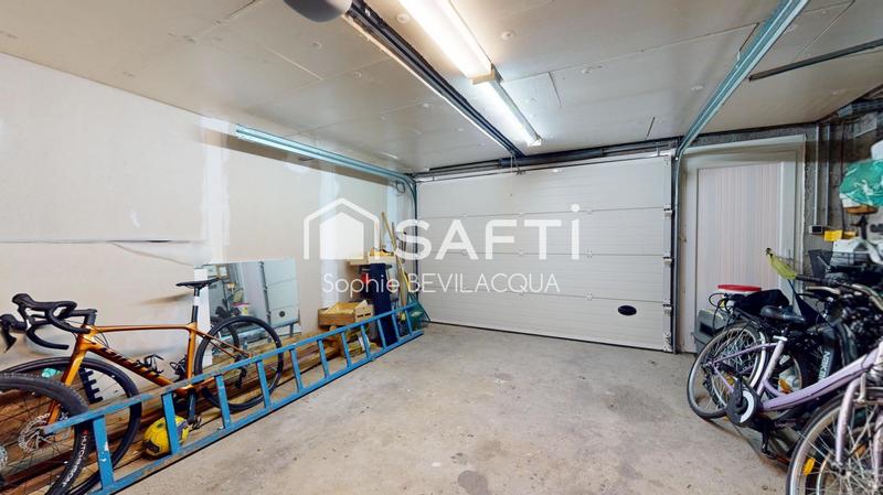 Maison - 201 m² - 7 pièces