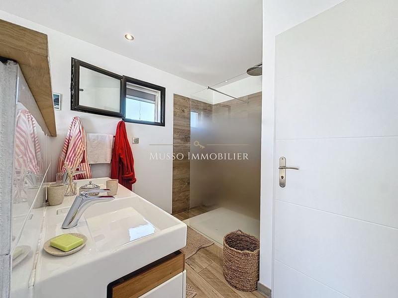 Maison traditionnelle - 215 m² - 5 pièces