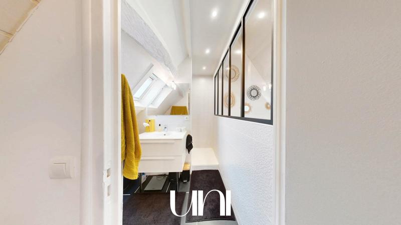 Maison - 230 m² - 9 pièces