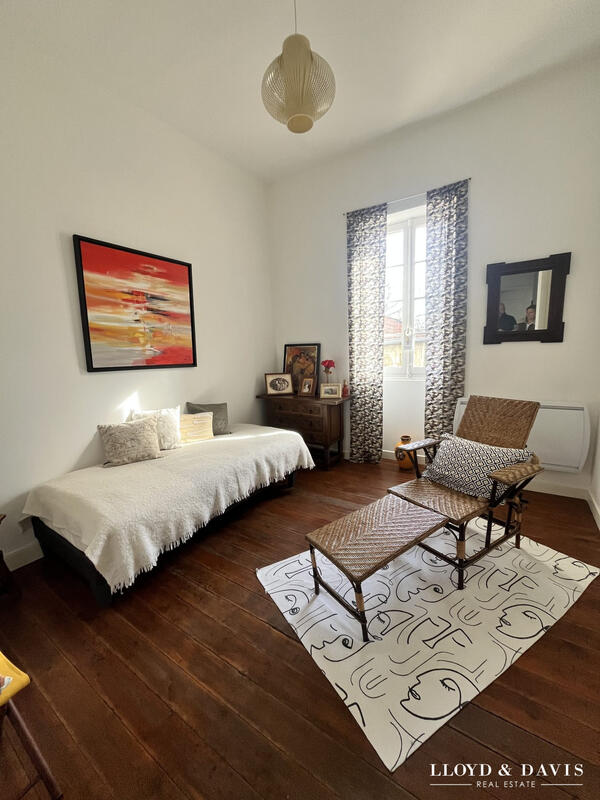 Maison - 323 m² - 10 pièces