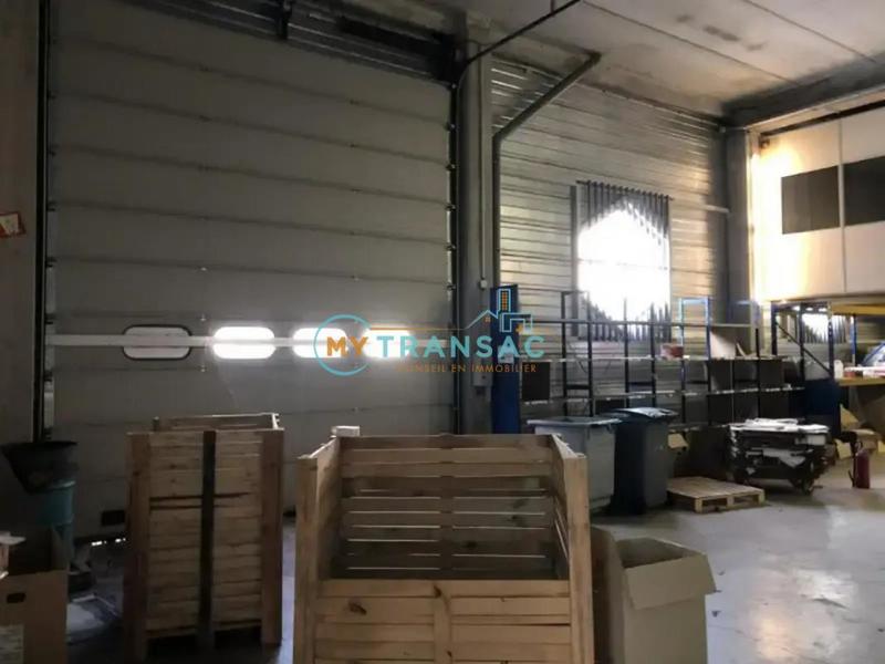 Entrepôt - 1 500 m²