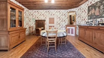 Maison - 223 m² - 9 pièces