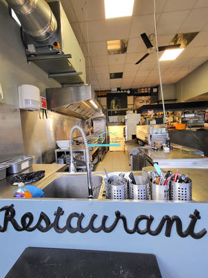 Fonds de commerce - Magasins - 142 m²