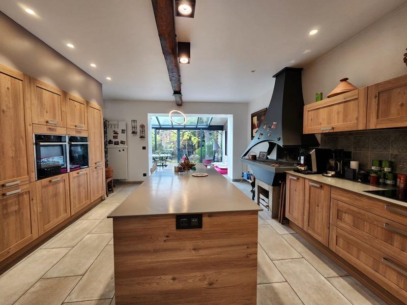 Maison en pierre - 241 m² - 9 pièces