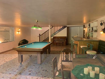 Propriété - 900 m² - 27 pièces