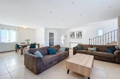 Villa - 200 m² - 8 pièces