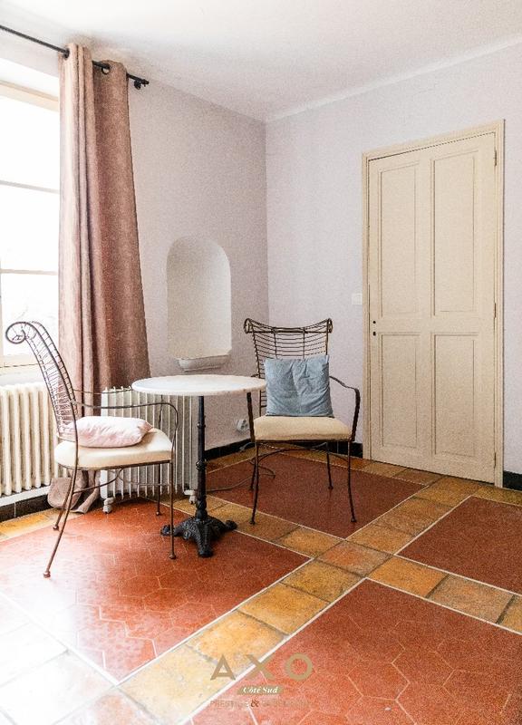 Demeure - 1 020 m² - 33 pièces