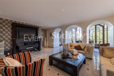 Appartement - 230 m² - 6 pièces