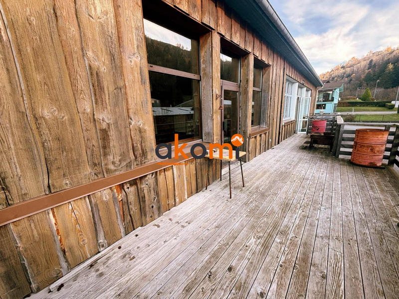 Local commercial - 232 m² - 9 pièces