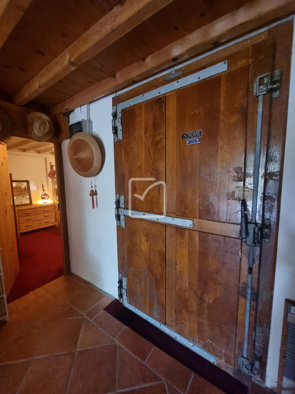 Propriété - 215 m² - 9 pièces