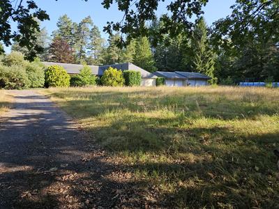 Propriété - 3 700 m² - 70 pièces