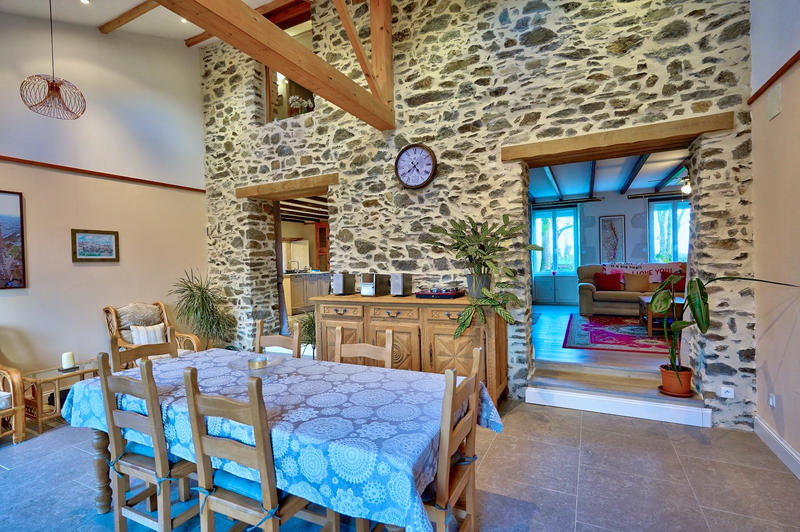 Maison - 234 m² - 7 pièces