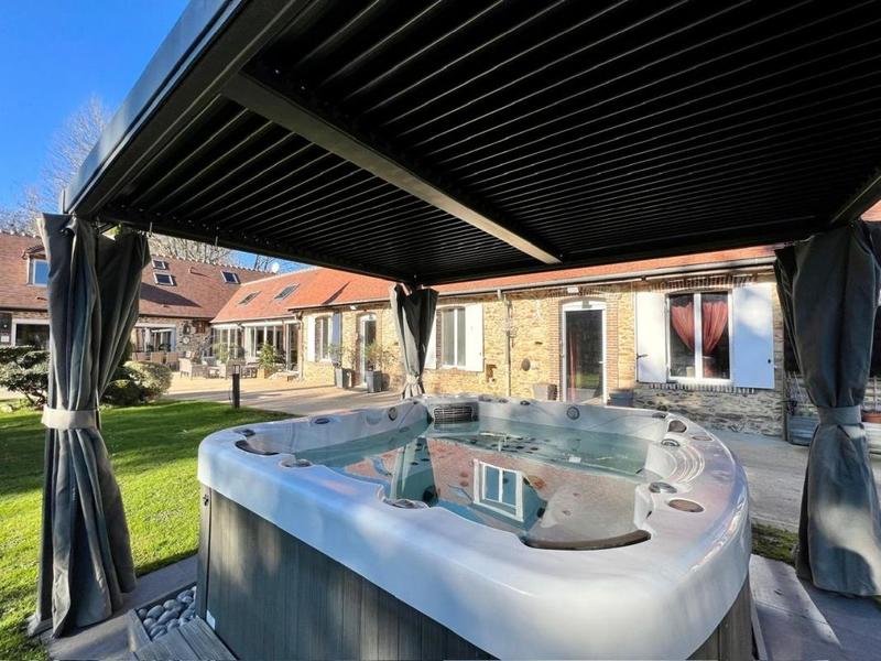 Maison - 300 m² - 7 pièces