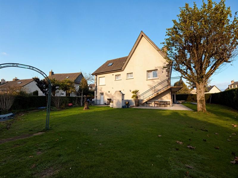 Maison traditionnelle - 160 m² - 6 pièces