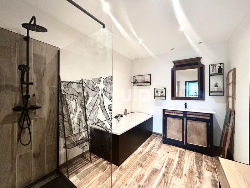 Corps de ferme - 260 m² - 8 pièces