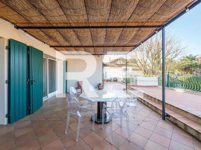 Demeure - 400 m² - 12 pièces