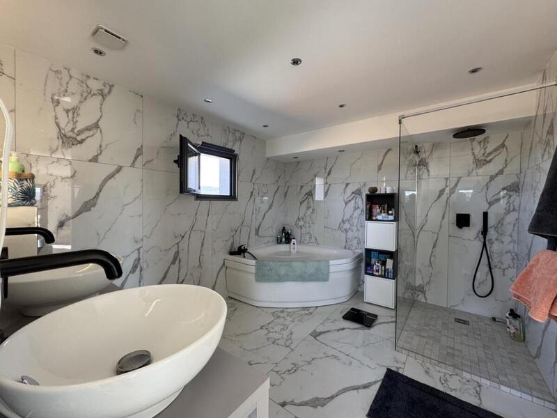 Maison - 318 m² - 9 pièces