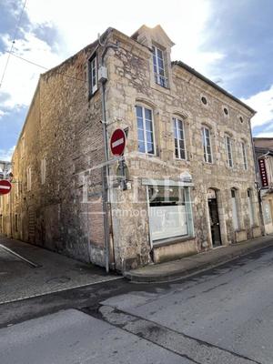 Maison - 380 m² - 4 pièces