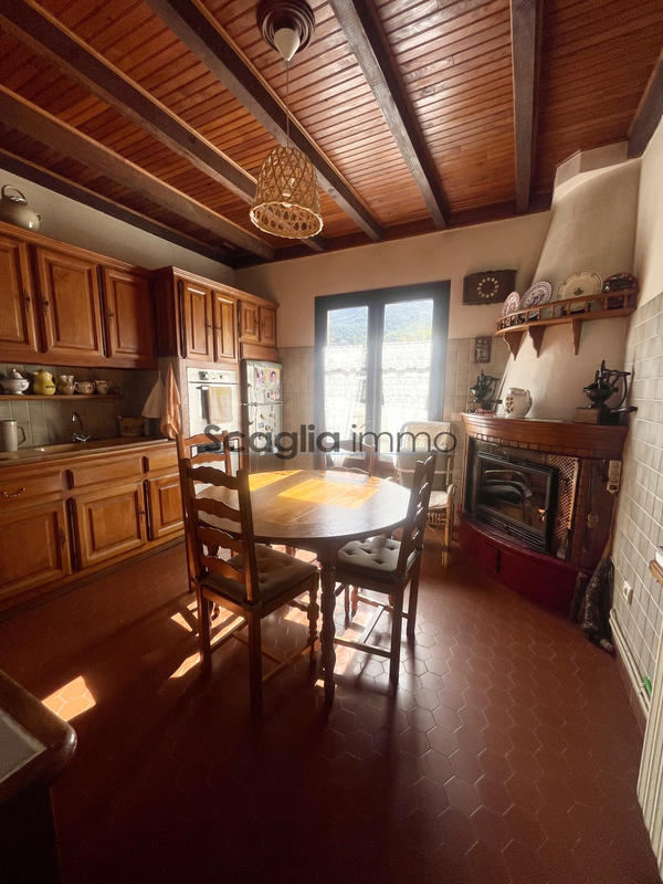 Maison - 220 m² - 7 pièces