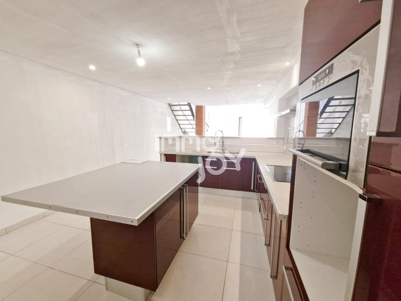 Maison - 159 m² - 5 pièces