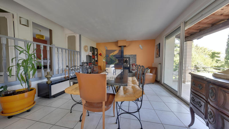 Propriété - 145 m² - 6 pièces