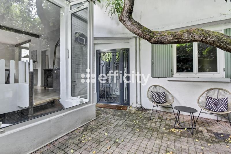 Maison - 206 m² - 9 pièces