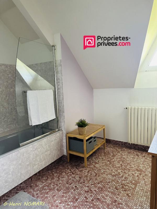 Maison - 280 m² - 10 pièces
