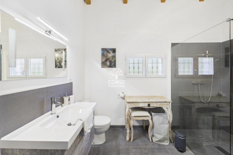 Villa - 325 m² - 11 pièces