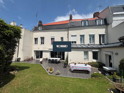 Maison - 219 m² - 9 pièces