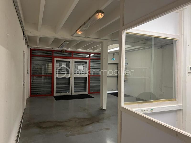 Entrepôt - 748 m² - 3 pièces