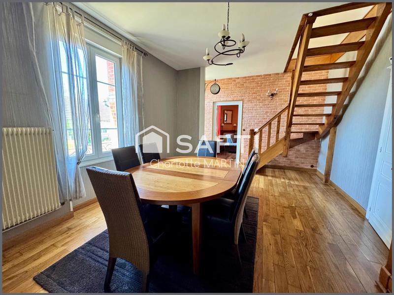 Maison - 220 m² - 10 pièces