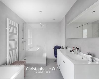 Maison en pierre - 256 m² - 8 pièces